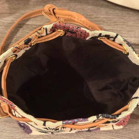Floral Pattern Fabric Drawstring Small Beige Bohemian Bucket Bag - Picture 6 of 10